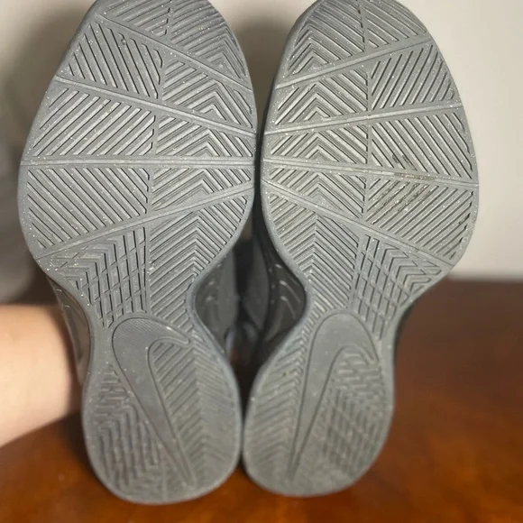 Nike Air Women Basketball Shoes - Picture 6 of 6